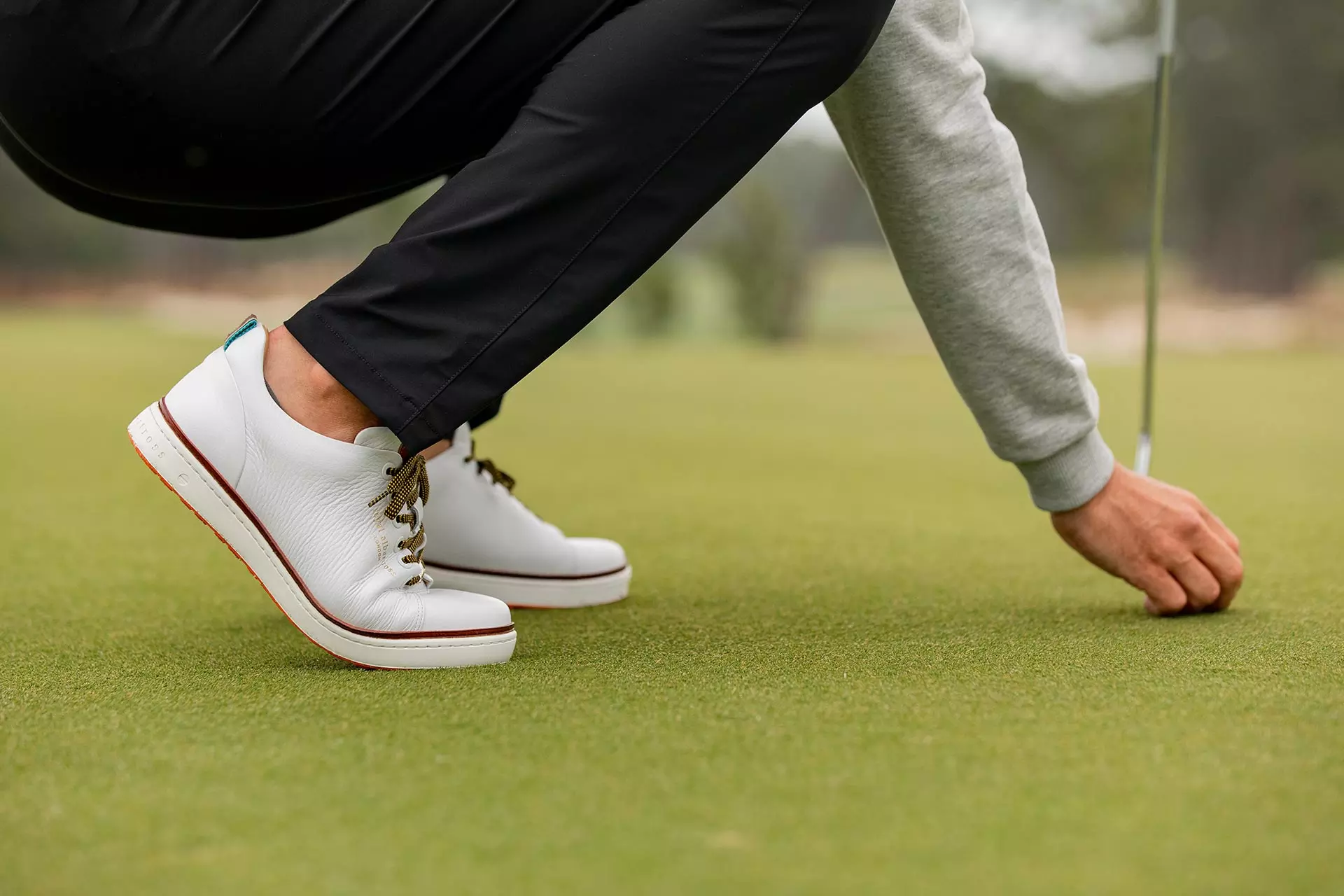 Various of shoes exist in the shoe market today that can allow players to still get ample traction and comfort without the typical golf shoe price. Here are our best non golf shoes for golf recommendations