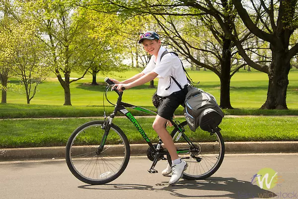 How to Carry Golf Clubs on a Bicycle